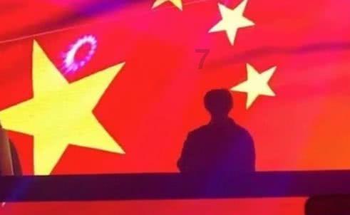 女孩清洁音乐室
